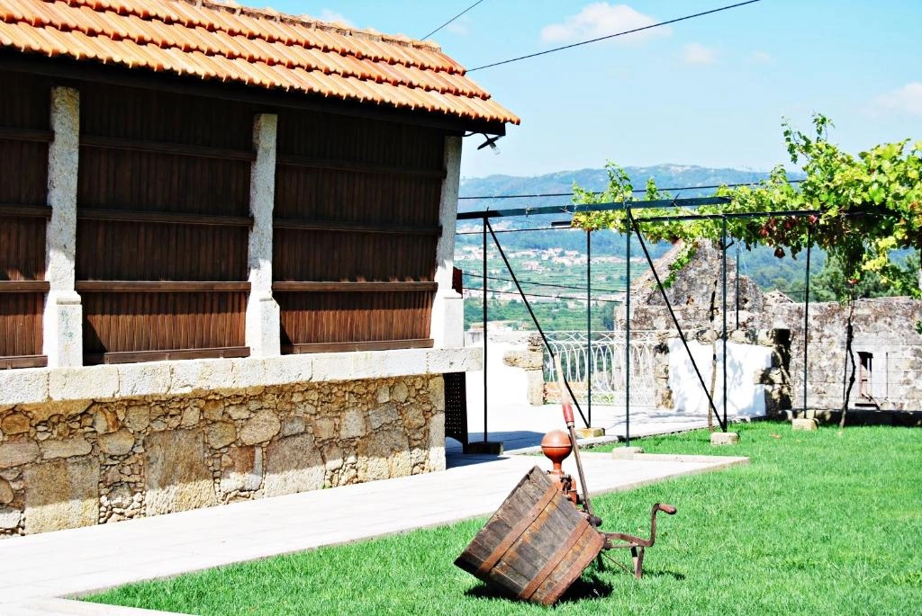 Hotel Quinta Progresso traditional espigueiro granary, vine pergola and gardens overlooking the valley